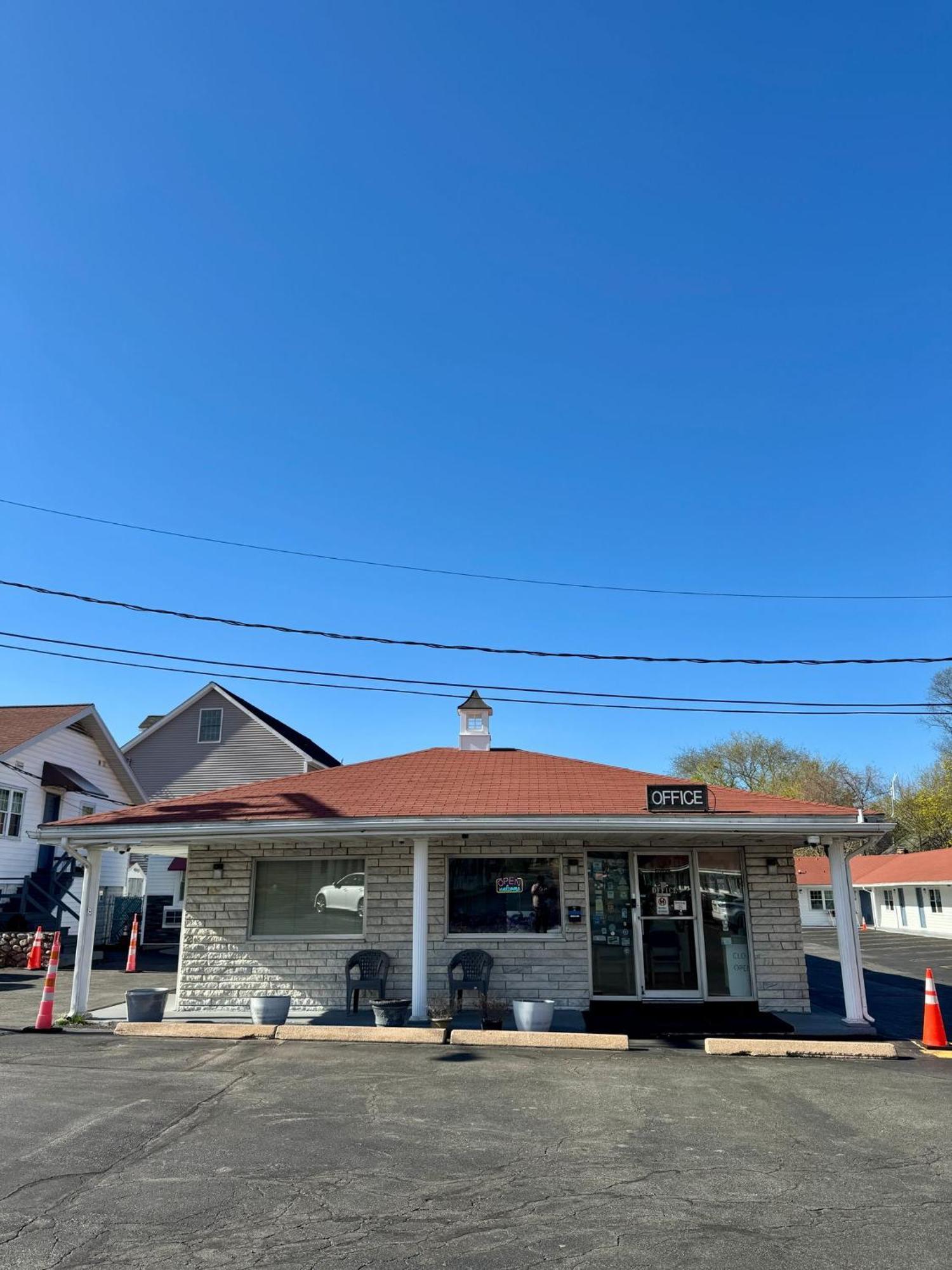 Chisholm'S Motor Inn Saugus Buitenkant foto