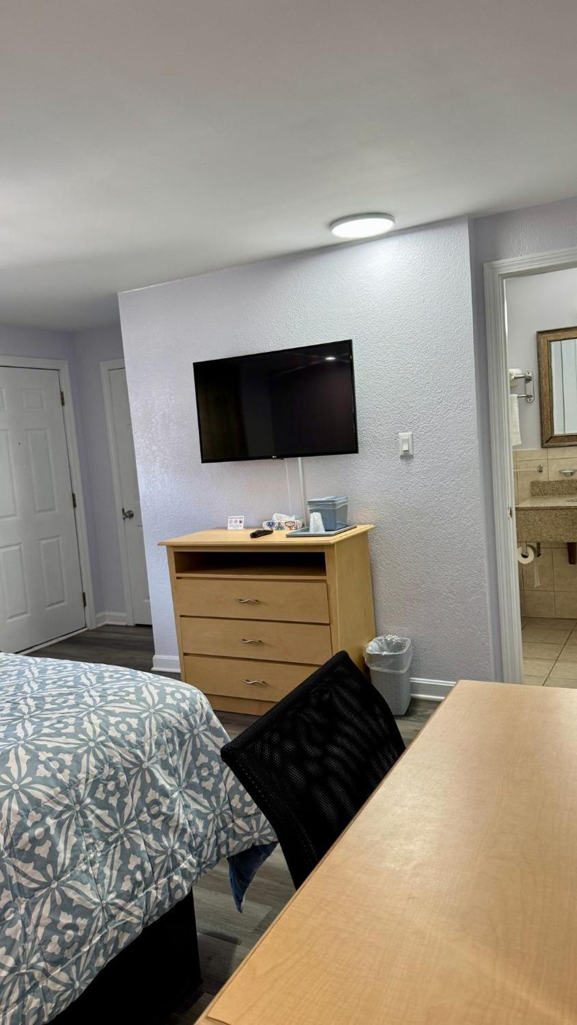 Chisholm'S Motor Inn Saugus Buitenkant foto