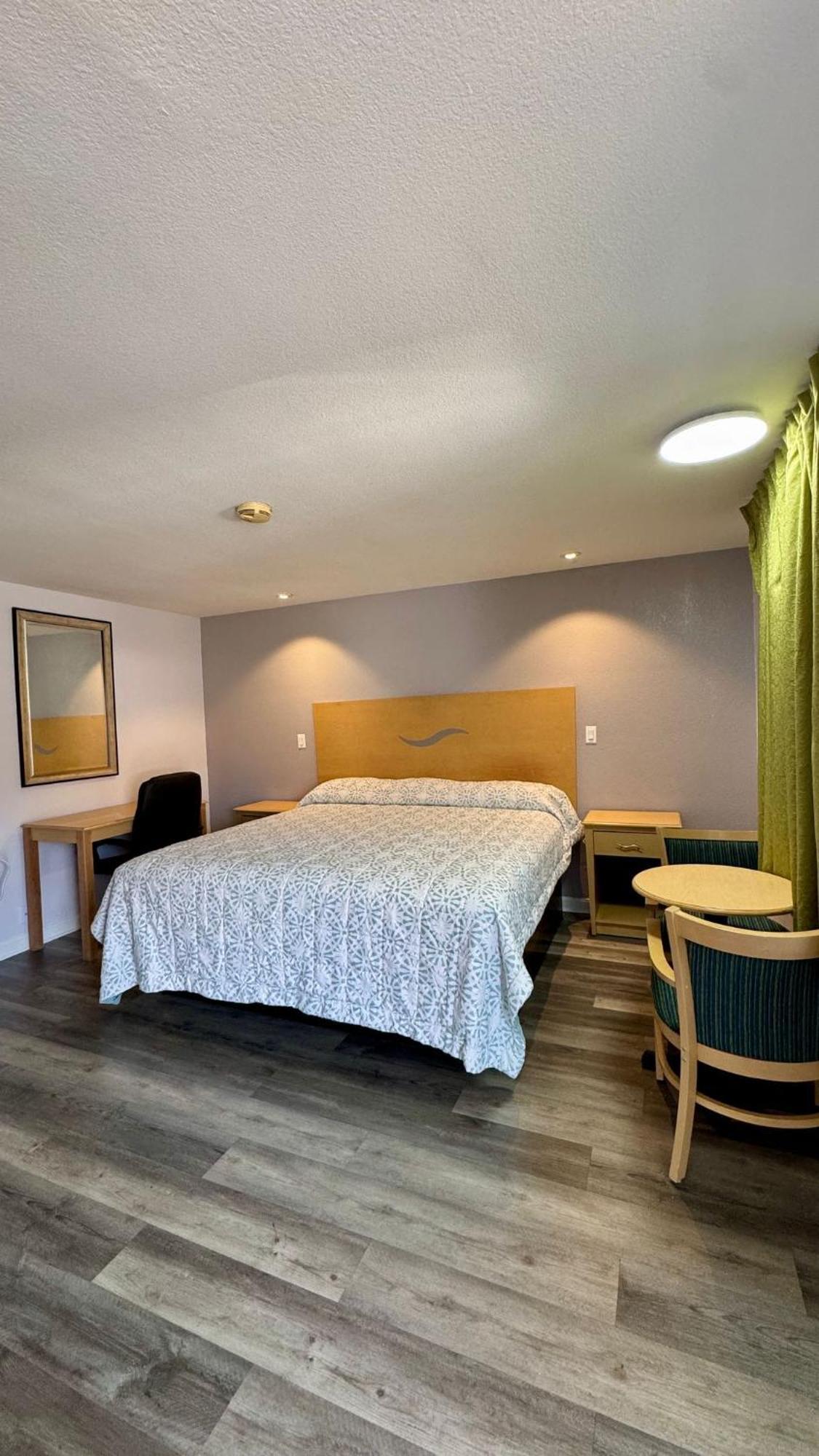 Chisholm'S Motor Inn Saugus Buitenkant foto