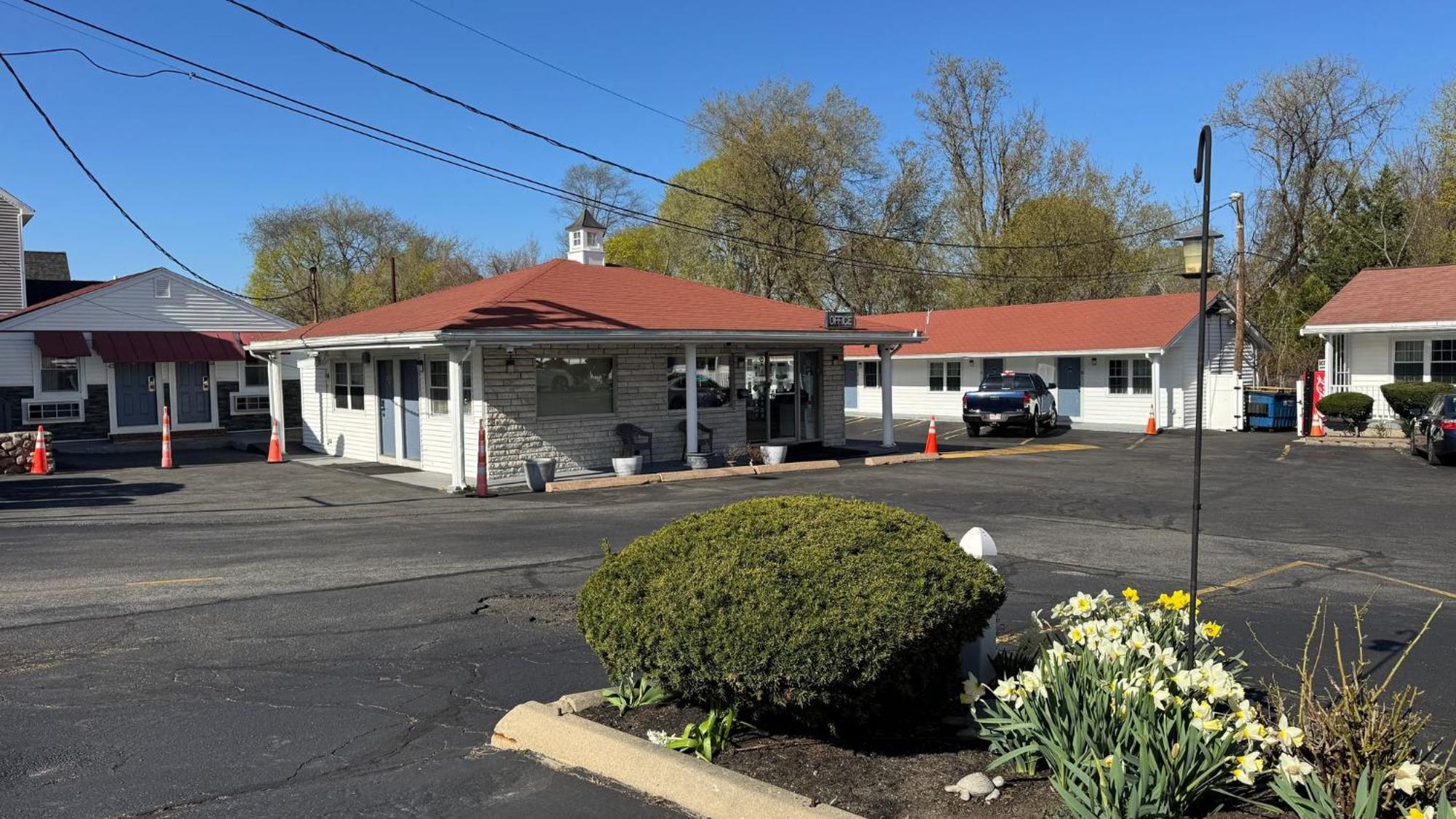 Chisholm'S Motor Inn Saugus Buitenkant foto