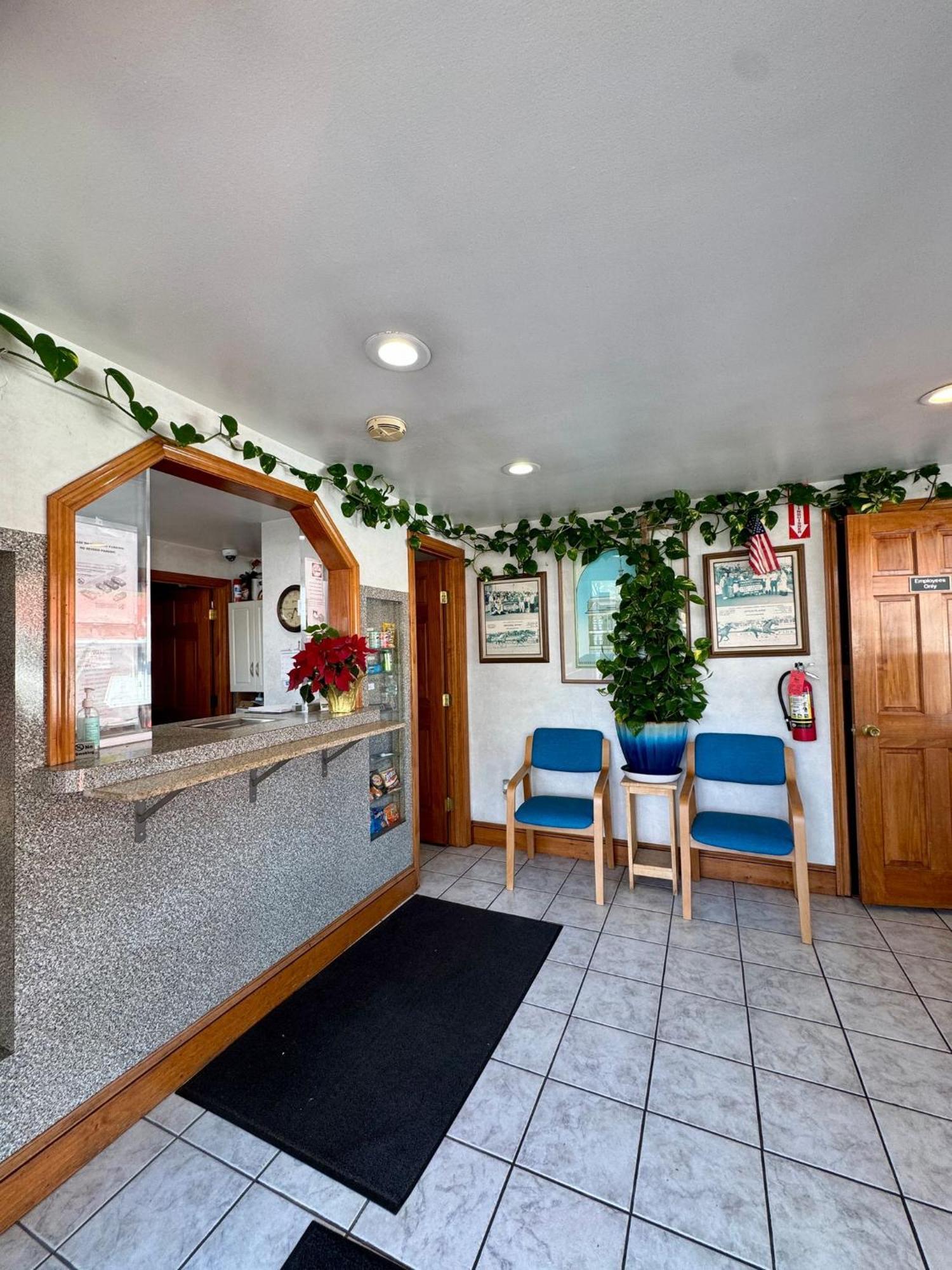 Chisholm'S Motor Inn Saugus Buitenkant foto