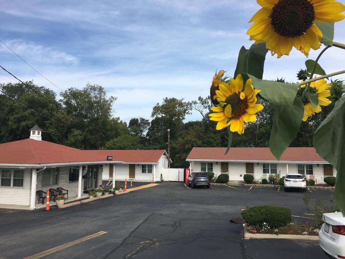 Chisholm'S Motor Inn Saugus Buitenkant foto