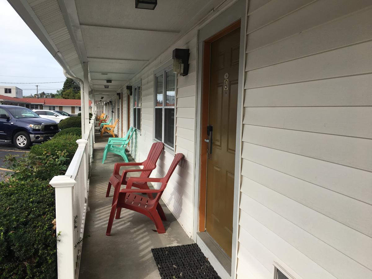 Chisholm'S Motor Inn Saugus Buitenkant foto