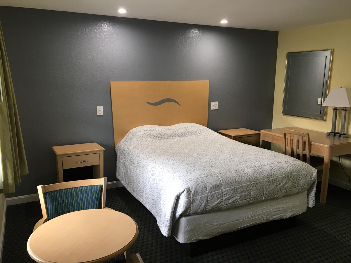 Chisholm'S Motor Inn Saugus Buitenkant foto