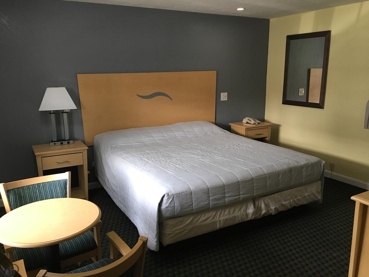 Chisholm'S Motor Inn Saugus Buitenkant foto