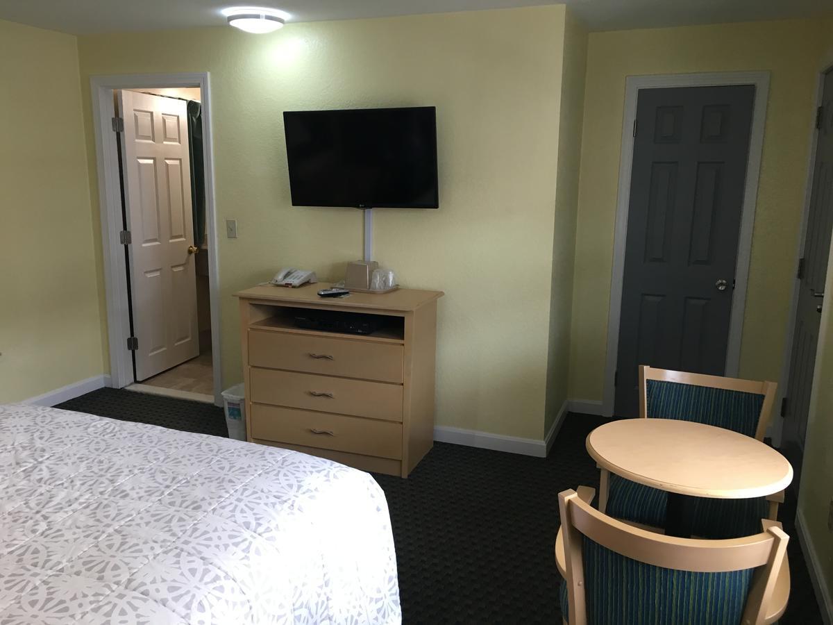 Chisholm'S Motor Inn Saugus Buitenkant foto