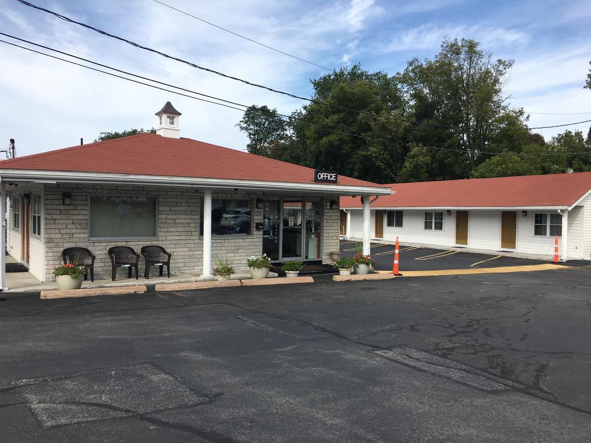 Chisholm'S Motor Inn Saugus Buitenkant foto
