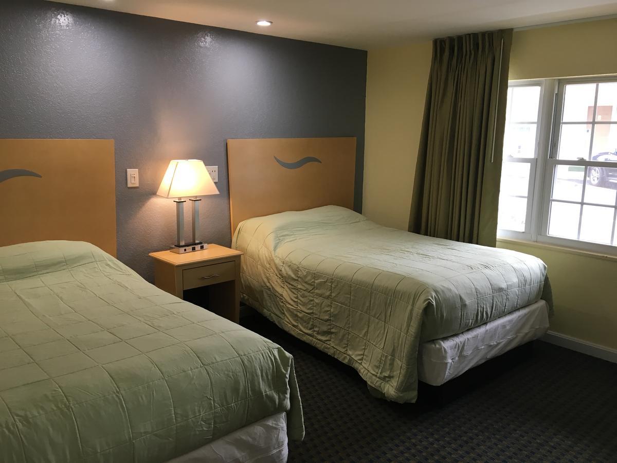 Chisholm'S Motor Inn Saugus Buitenkant foto