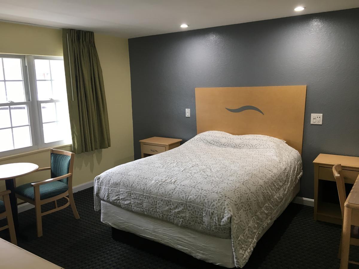 Chisholm'S Motor Inn Saugus Buitenkant foto
