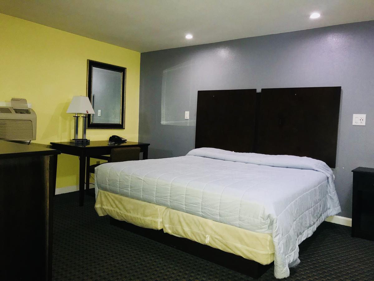 Chisholm'S Motor Inn Saugus Buitenkant foto