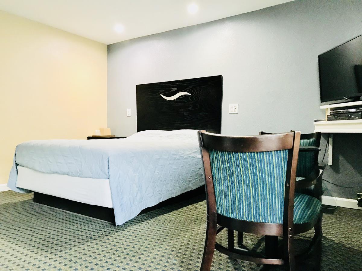 Chisholm'S Motor Inn Saugus Buitenkant foto